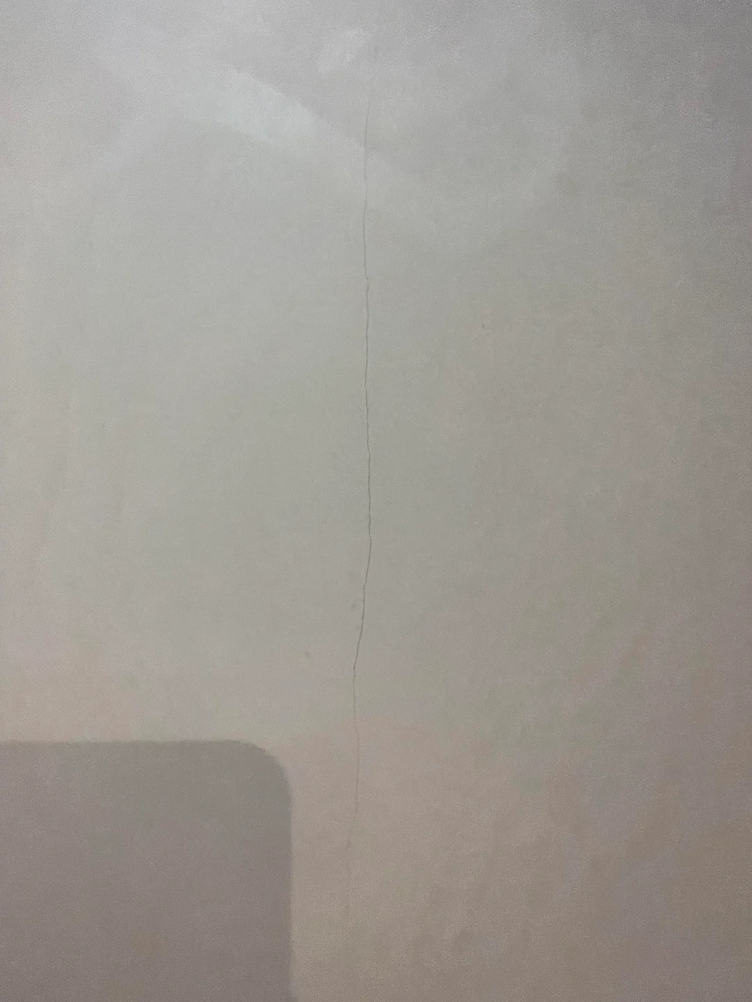 am-i-being-an-awkward-customer-here-hairline-cracks-keep-v0-6i5hqhzd3dig1.jpg